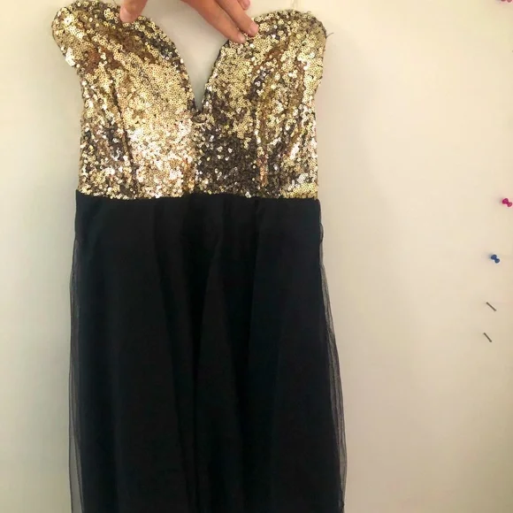 Charlotte Russe Dresses | Black And Gold Sequin Charlotte Russe Dress. Never Been Worn. Size Extra Small | Color: Gold | Size: Xs | Asiaramsay16's